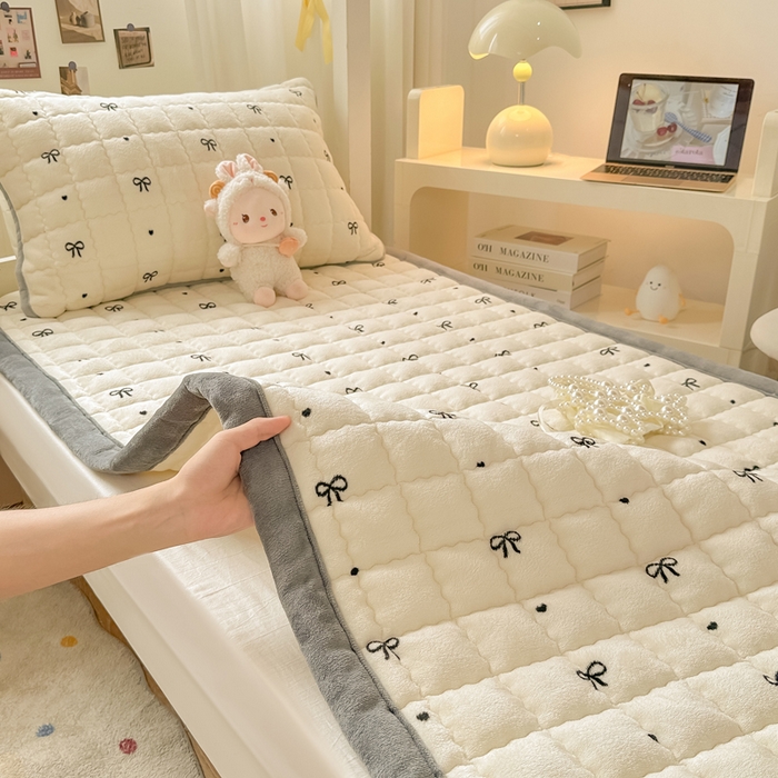 91家纺网 家纺一手货源 找家纺 （总）欧妮家纺 2025新款水晶边牛奶绒印花床垫床褥子软垫（提供买家秀）