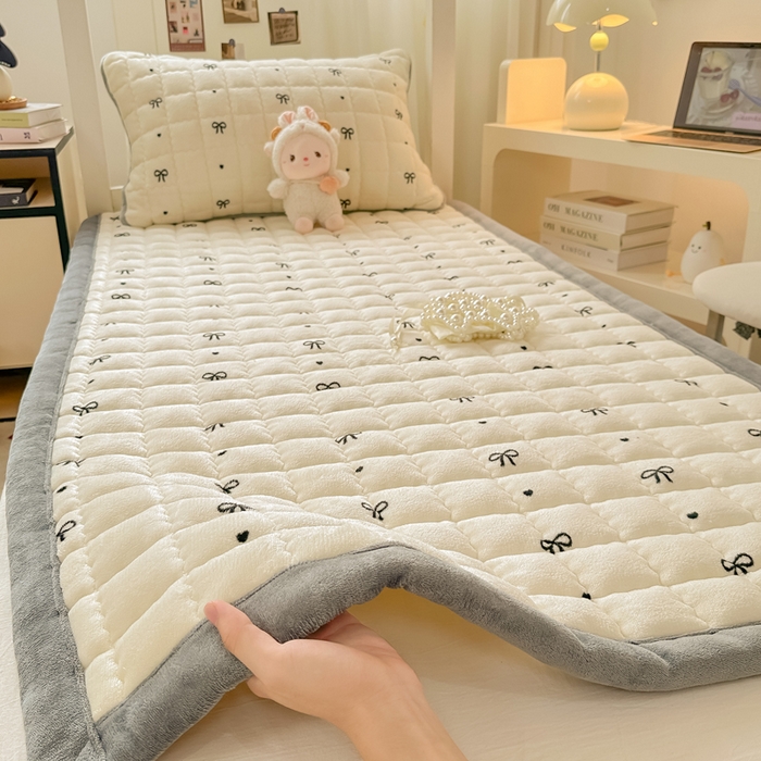 91家纺网 家纺一手货源 找家纺 （总）欧妮家纺 2025新款水晶边牛奶绒印花床垫床褥子软垫（提供买家秀）