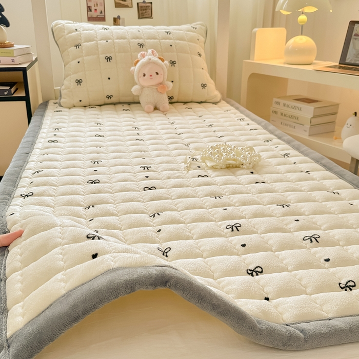 91家纺网 家纺一手货源 找家纺 （总）欧妮家纺 2025新款水晶边牛奶绒印花床垫床褥子软垫（提供买家秀）