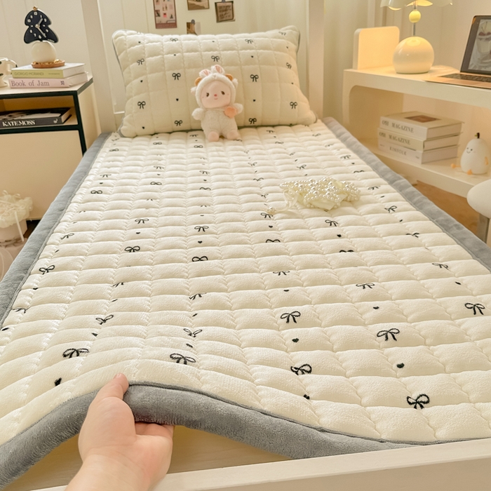 91家纺网 家纺一手货源 找家纺 （总）欧妮家纺 2025新款水晶边牛奶绒印花床垫床褥子软垫（提供买家秀）