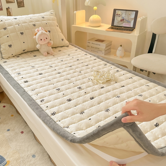 91家纺网 家纺一手货源 找家纺 （总）欧妮家纺 2025新款水晶边牛奶绒印花床垫床褥子软垫（提供买家秀）