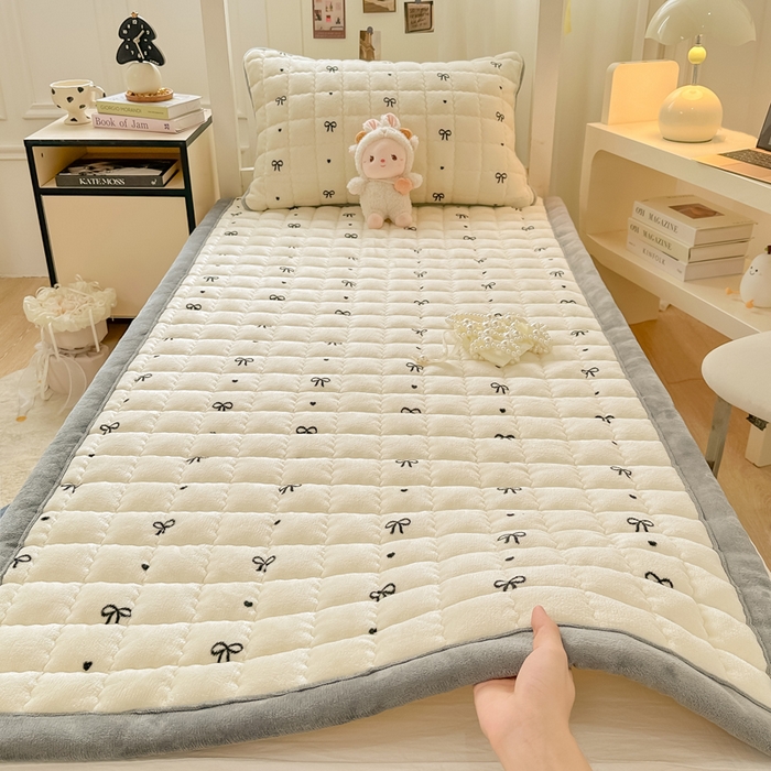 91家纺网 家纺一手货源 找家纺 （总）欧妮家纺 2025新款水晶边牛奶绒印花床垫床褥子软垫（提供买家秀）