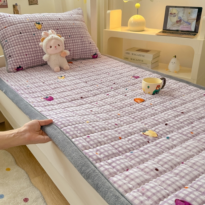 91家纺网 家纺一手货源 找家纺 （总）欧妮家纺 2025新款水晶边牛奶绒印花床垫床褥子软垫（提供买家秀）