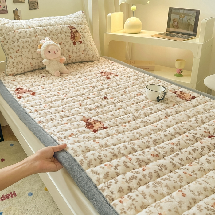 91家纺网 家纺一手货源 找家纺 （总）欧妮家纺 2025新款水晶边牛奶绒印花床垫床褥子软垫（提供买家秀）