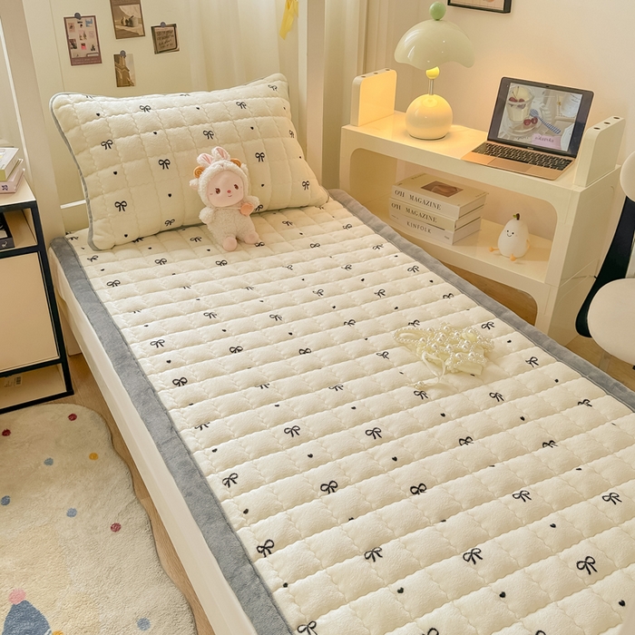 91家纺网 家纺一手货源 找家纺 （总）欧妮家纺 2025新款水晶边牛奶绒印花床垫床褥子软垫（提供买家秀）