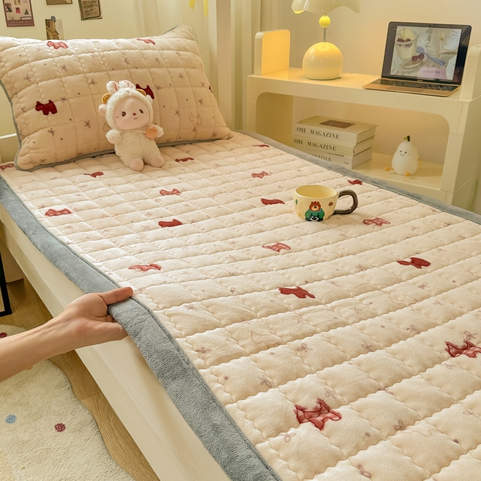 91家纺网 家纺一手货源 找家纺 （总）欧妮家纺 2025新款水晶边牛奶绒印花床垫床褥子软垫（提供买家秀）