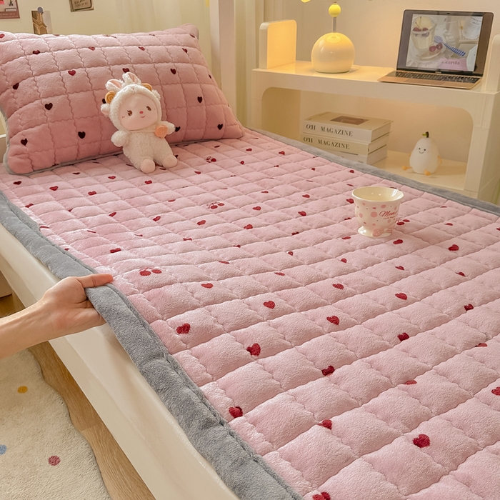 91家纺网 家纺一手货源 找家纺 （总）欧妮家纺 2025新款水晶边牛奶绒印花床垫床褥子软垫（提供买家秀）