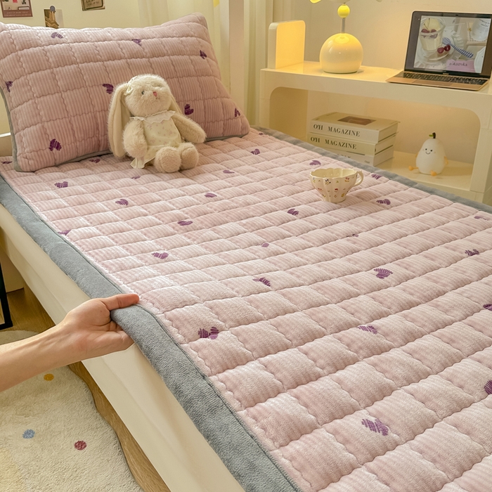 91家纺网 家纺一手货源 找家纺 （总）欧妮家纺 2025新款水晶边牛奶绒印花床垫床褥子软垫（提供买家秀）