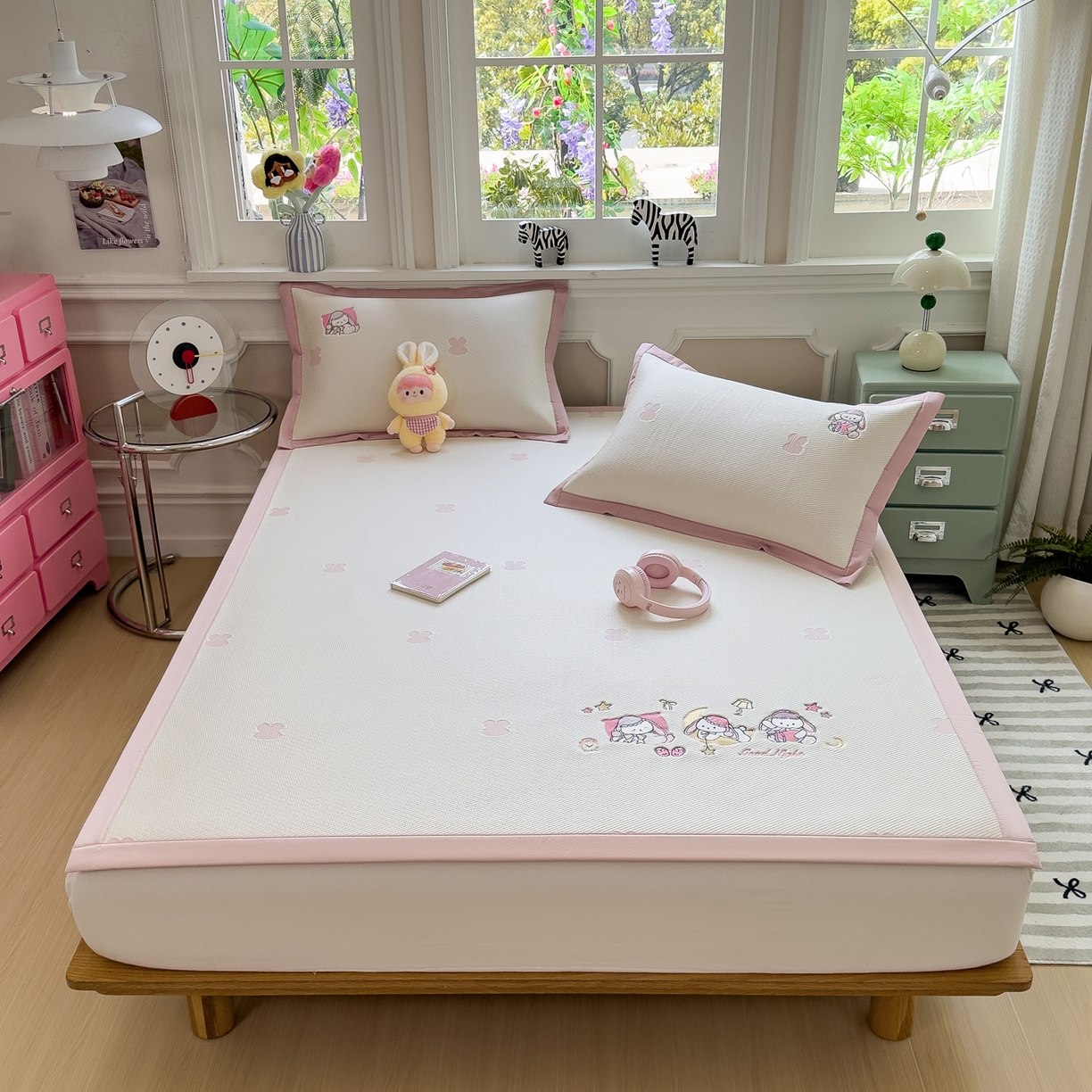 91家纺网 家纺一手货源 找家纺 （总）眠多宝（绒多宝） 2026新款卡通网红风系列凉豆豆三件套 凉豆豆印加绣系列 A类凉豆豆床席床笠--床席款