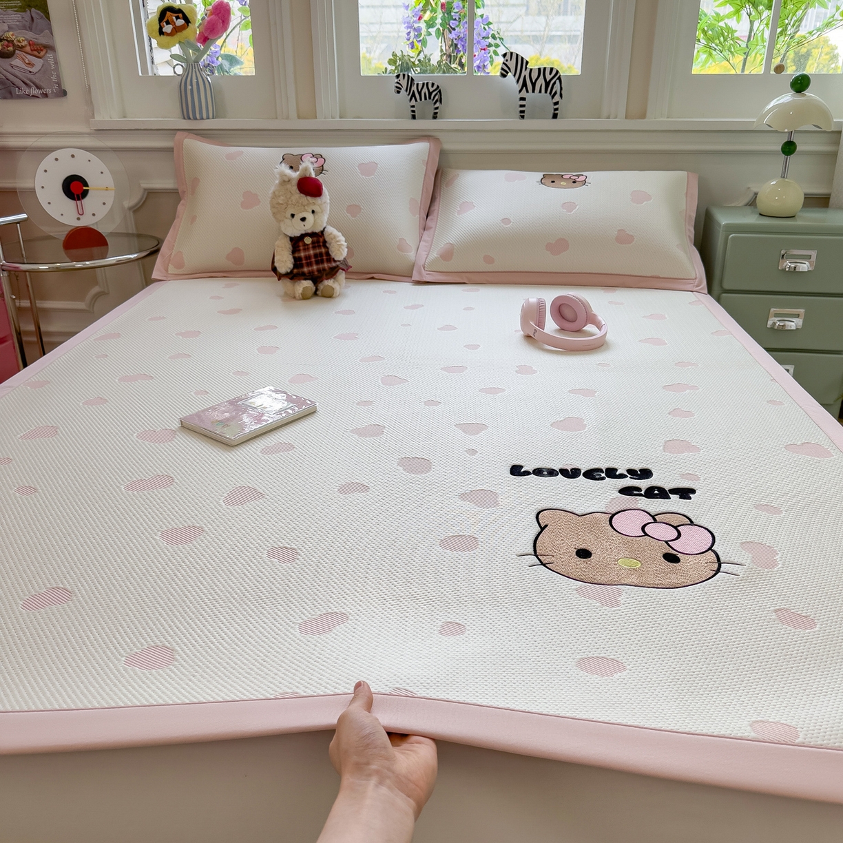 91家纺网 家纺一手货源 找家纺 （总）眠多宝（绒多宝） 2026新款卡通网红风系列凉豆豆三件套 凉豆豆印加绣系列 A类凉豆豆床席床笠--床席款