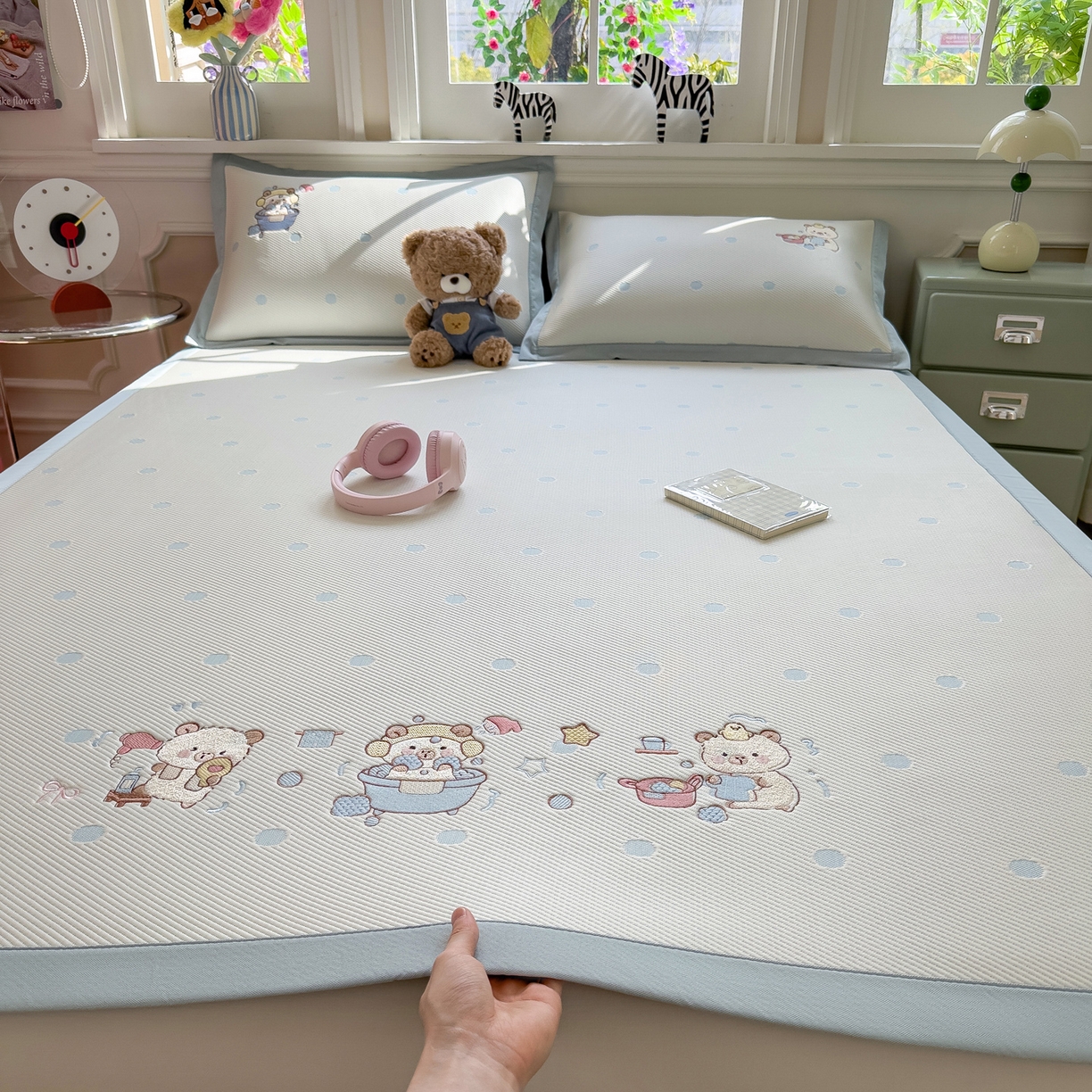 91家纺网 家纺一手货源 找家纺 （总）眠多宝（绒多宝） 2026新款卡通网红风系列凉豆豆三件套 凉豆豆印加绣系列 A类凉豆豆床席床笠--床席款