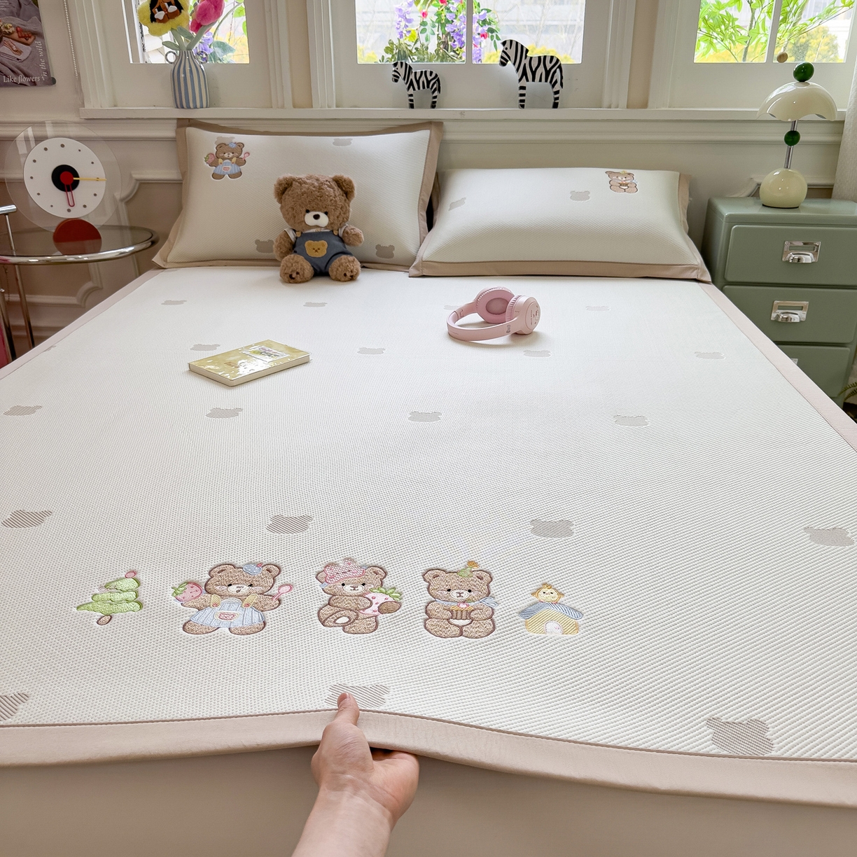 91家纺网 家纺一手货源 找家纺 （总）眠多宝（绒多宝） 2026新款卡通网红风系列凉豆豆三件套 凉豆豆印加绣系列 A类凉豆豆床席床笠--床席款