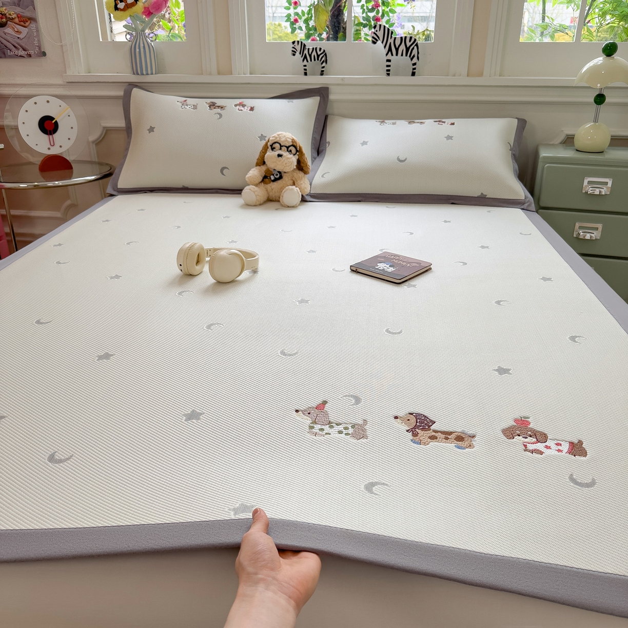 91家纺网 家纺一手货源 找家纺 （总）眠多宝（绒多宝） 2026新款卡通网红风系列凉豆豆三件套 凉豆豆印加绣系列 A类凉豆豆床席床笠--床席款