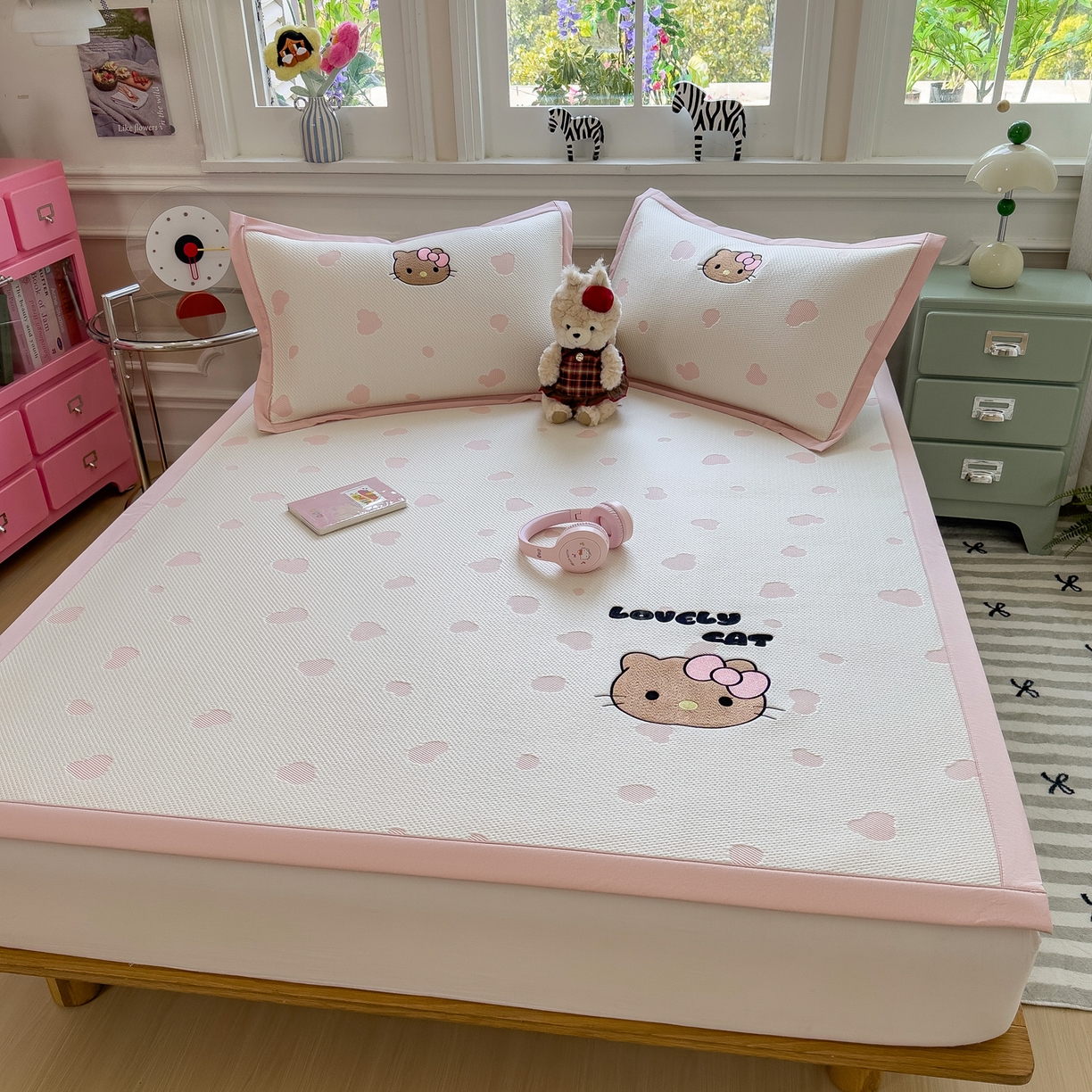 91家纺网 家纺一手货源 找家纺 眠多宝（绒多宝） 2026新款卡通网红风系列凉豆豆三件套 凉豆豆印加绣系列 A类凉豆豆床席床笠--床席款 豹纹KK-粉