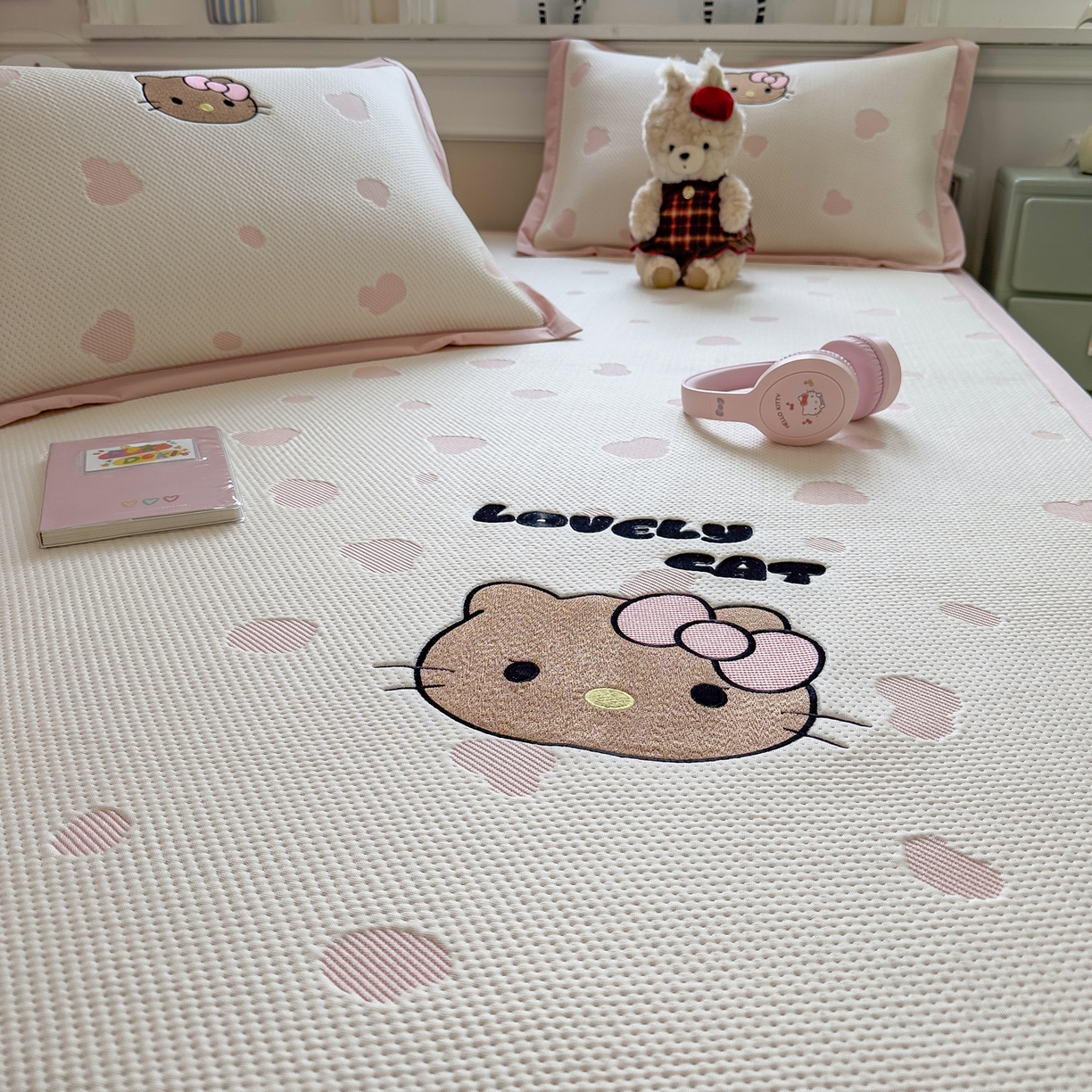 91家纺网 家纺一手货源 找家纺 眠多宝（绒多宝） 2026新款卡通网红风系列凉豆豆三件套 凉豆豆印加绣系列 A类凉豆豆床席床笠--床席款 豹纹KK-粉