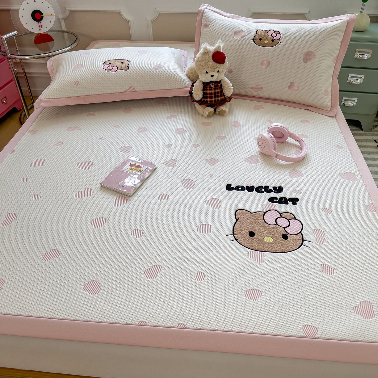 91家纺网 家纺一手货源 找家纺 眠多宝（绒多宝） 2026新款卡通网红风系列凉豆豆三件套 凉豆豆印加绣系列 A类凉豆豆床席床笠--床席款 豹纹KK-粉