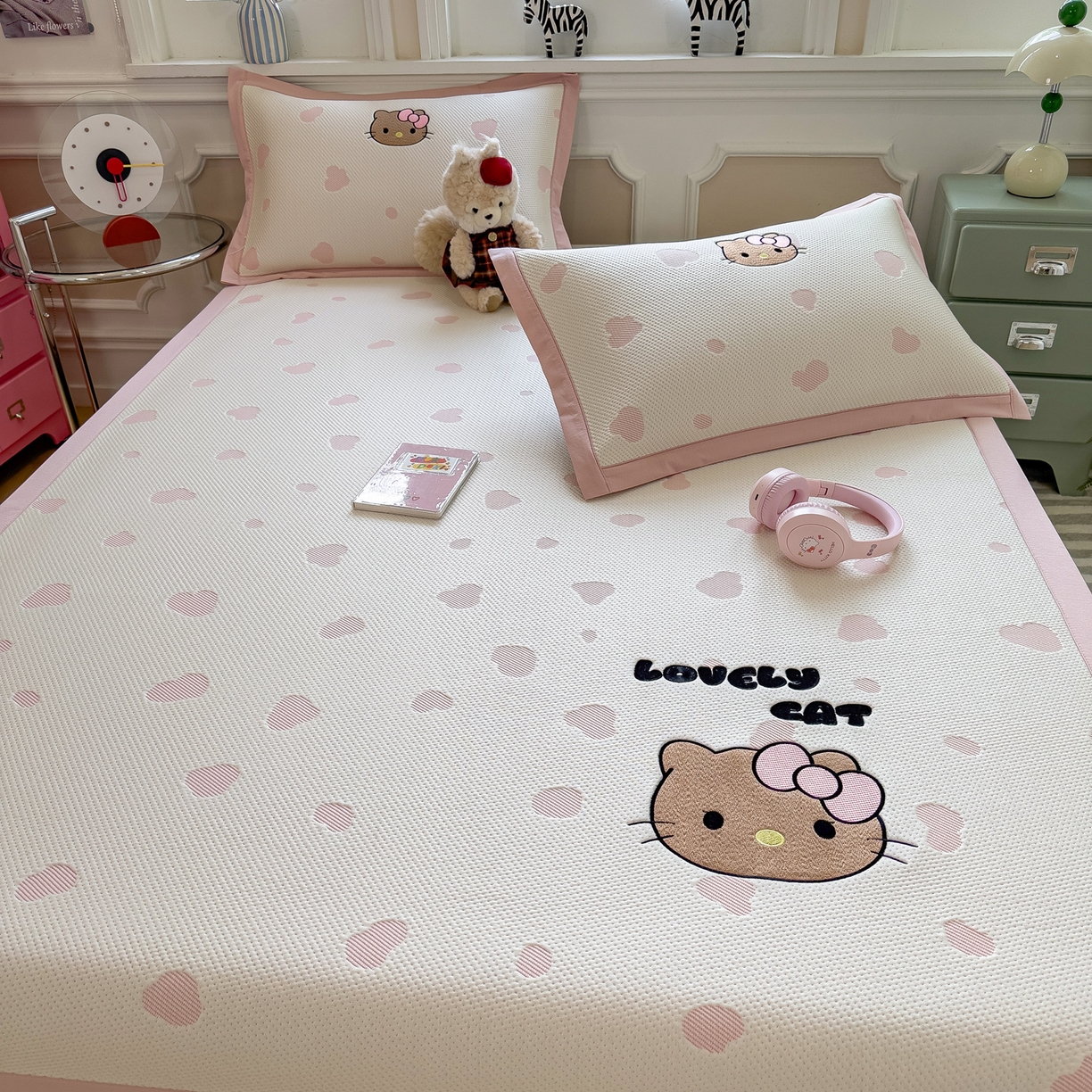 91家纺网 家纺一手货源 找家纺 眠多宝（绒多宝） 2026新款卡通网红风系列凉豆豆三件套 凉豆豆印加绣系列 A类凉豆豆床席床笠--床席款 豹纹KK-粉