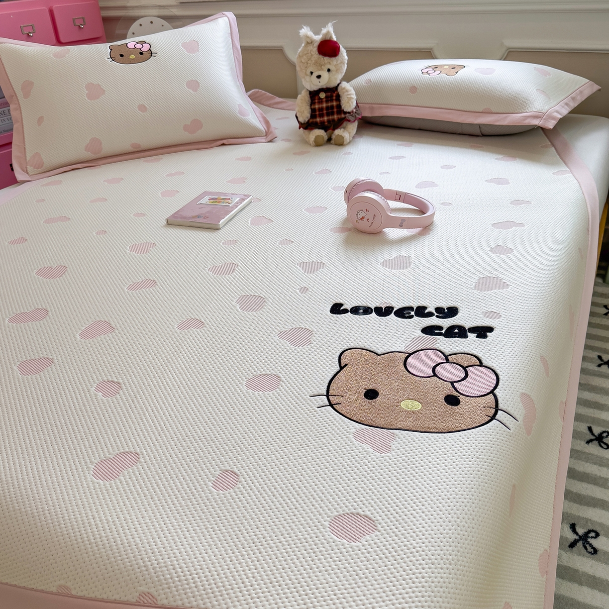 91家纺网 家纺一手货源 找家纺 眠多宝（绒多宝） 2026新款卡通网红风系列凉豆豆三件套 凉豆豆印加绣系列 A类凉豆豆床席床笠--床席款 豹纹KK-粉