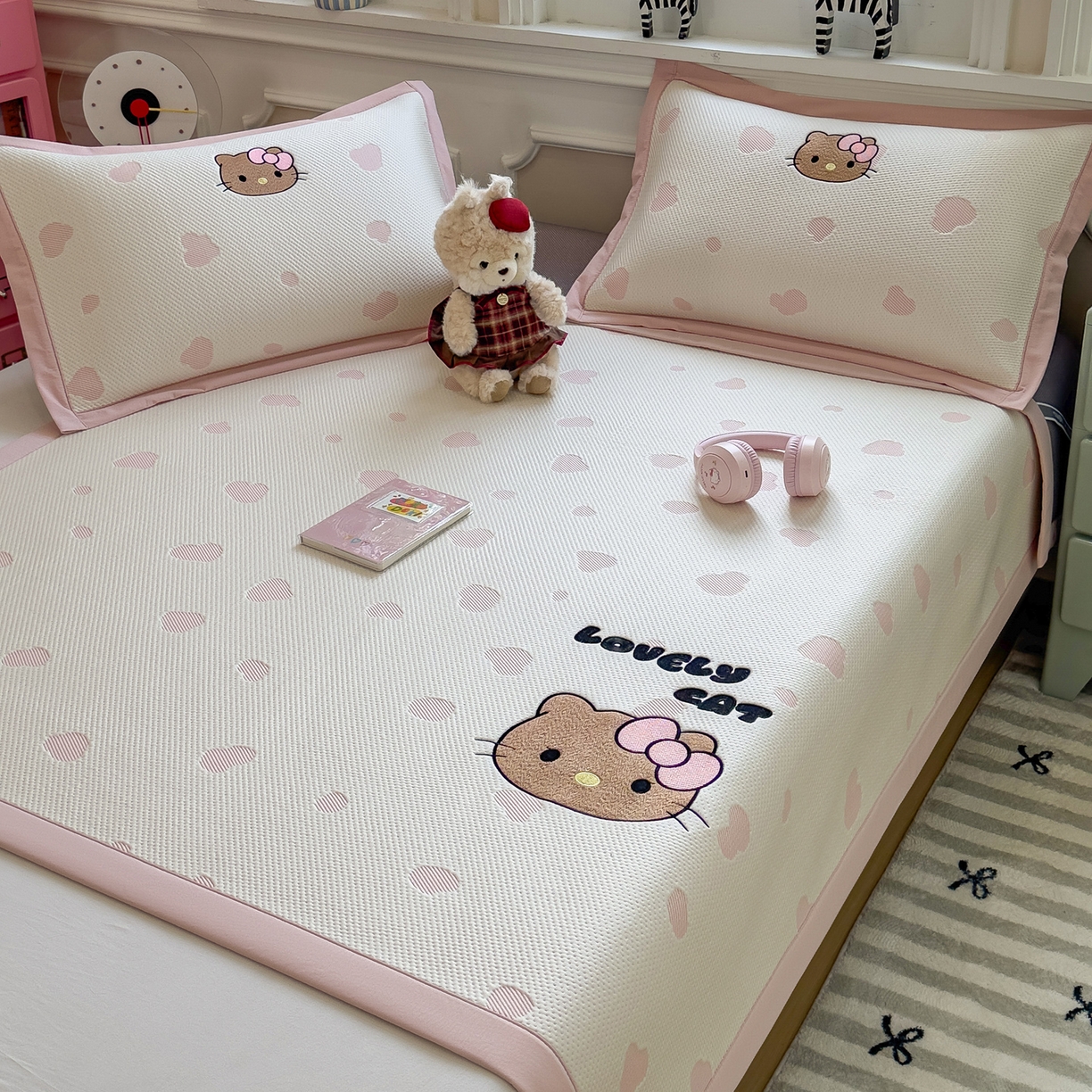 91家纺网 家纺一手货源 找家纺 眠多宝（绒多宝） 2026新款卡通网红风系列凉豆豆三件套 凉豆豆印加绣系列 A类凉豆豆床席床笠--床席款 豹纹KK-粉