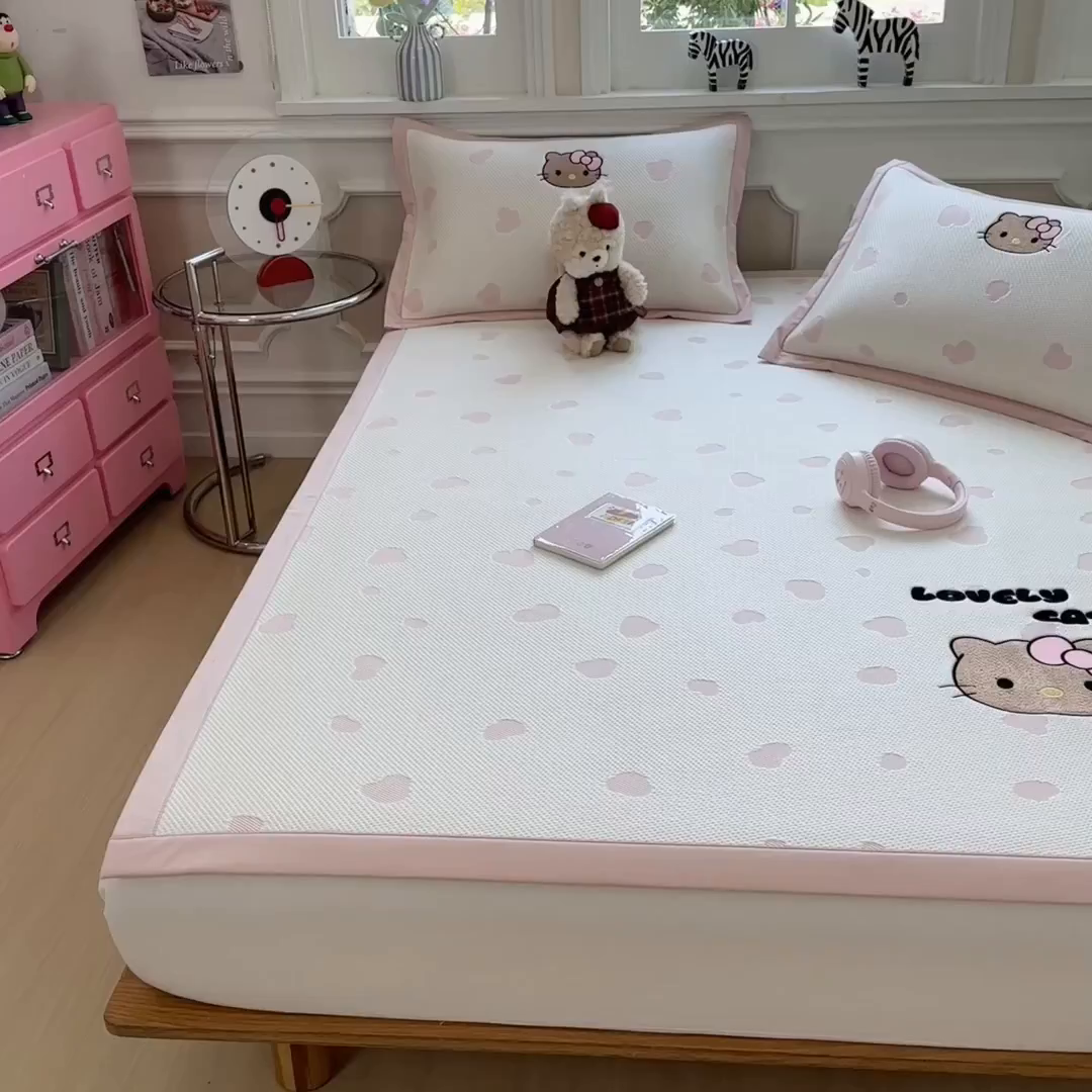 91家纺网 家纺一手货源 找家纺 眠多宝（绒多宝） 2026新款卡通网红风系列凉豆豆三件套 凉豆豆印加绣系列 A类凉豆豆床席床笠--床席款 豹纹KK-粉
