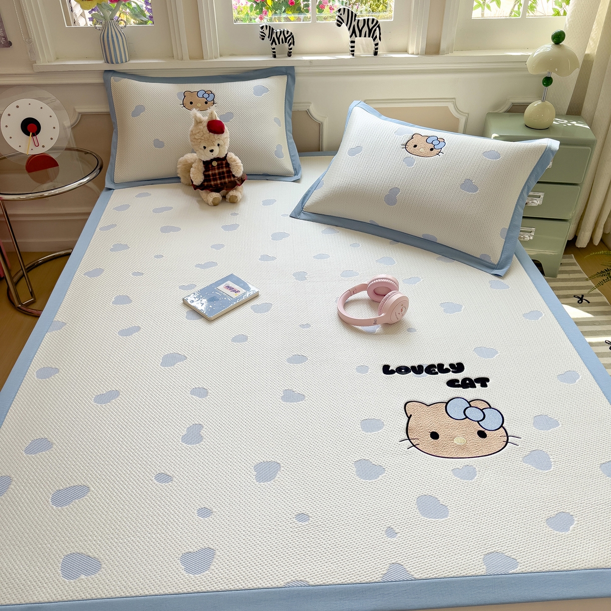 91家纺网 家纺一手货源 找家纺 眠多宝（绒多宝） 2026新款卡通网红风系列凉豆豆三件套 凉豆豆印加绣系列 A类凉豆豆床席床笠--床席款 豹纹KK-蓝