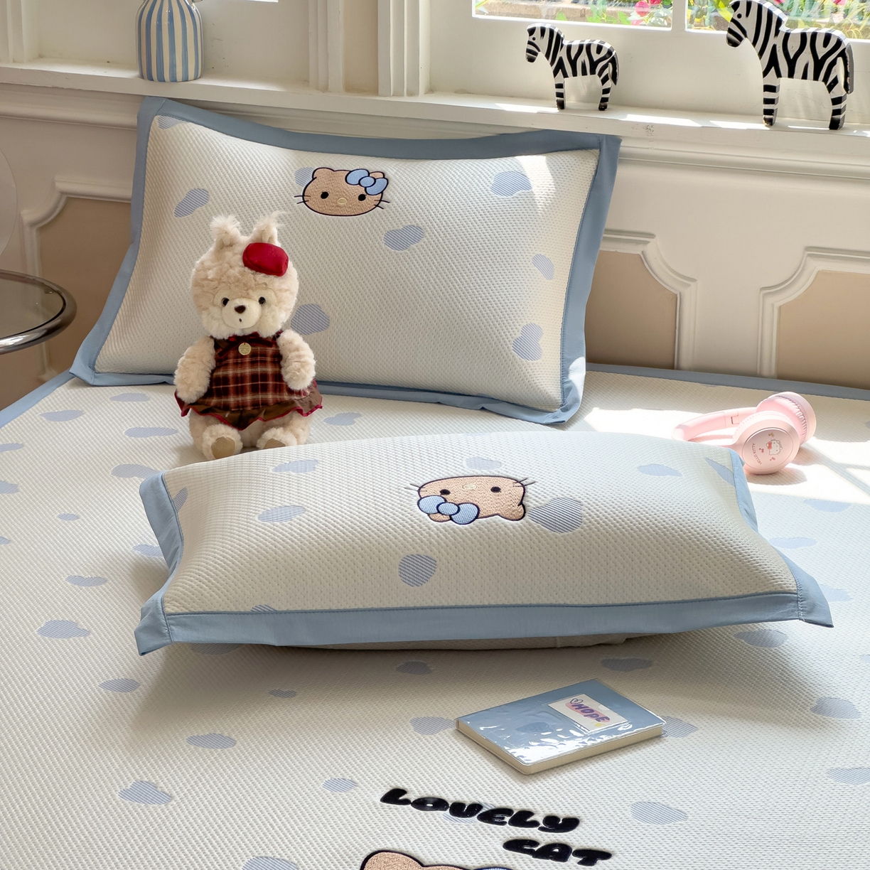 91家纺网 家纺一手货源 找家纺 眠多宝（绒多宝） 2026新款卡通网红风系列凉豆豆三件套 凉豆豆印加绣系列 A类凉豆豆床席床笠--床席款 豹纹KK-蓝