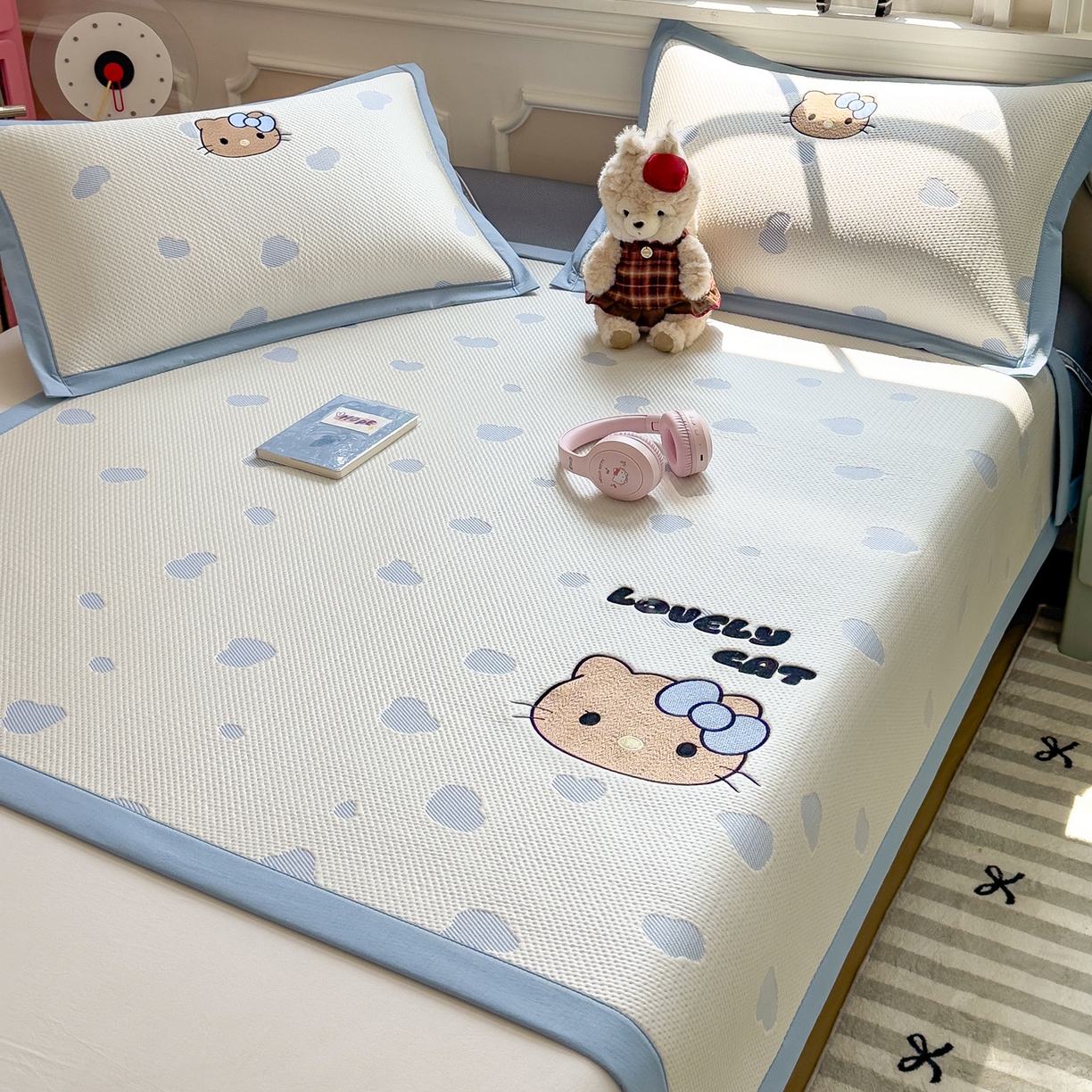 91家纺网 家纺一手货源 找家纺 眠多宝（绒多宝） 2026新款卡通网红风系列凉豆豆三件套 凉豆豆印加绣系列 A类凉豆豆床席床笠--床席款 豹纹KK-蓝