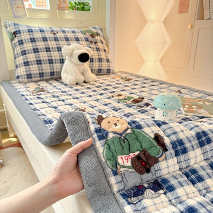 91家纺网 家纺一手货源 找家纺 （总）欧妮家纺 2025新款A类水晶边牛奶绒夹棉床褥垫床垫褥子（提供买家秀）