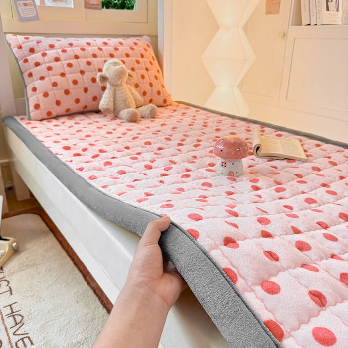 91家纺网 家纺一手货源 找家纺 （总）欧妮家纺 2025新款A类水晶边牛奶绒夹棉床褥垫床垫褥子（提供买家秀）