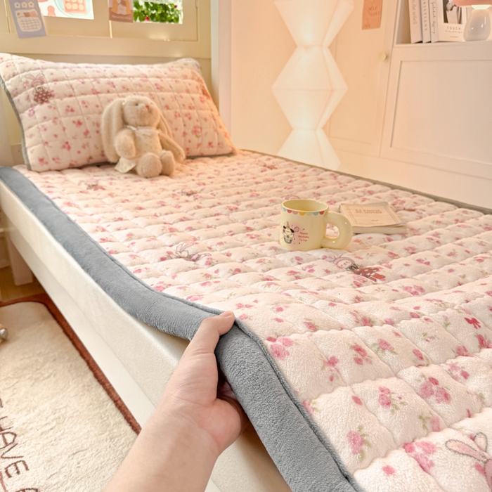 91家纺网 家纺一手货源 找家纺 （总）欧妮家纺 2025新款A类水晶边牛奶绒夹棉床褥垫床垫褥子（提供买家秀）