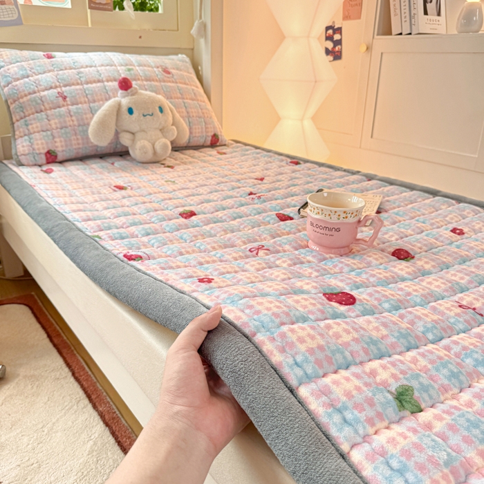 91家纺网 家纺一手货源 找家纺 （总）欧妮家纺 2025新款A类水晶边牛奶绒夹棉床褥垫床垫褥子（提供买家秀）