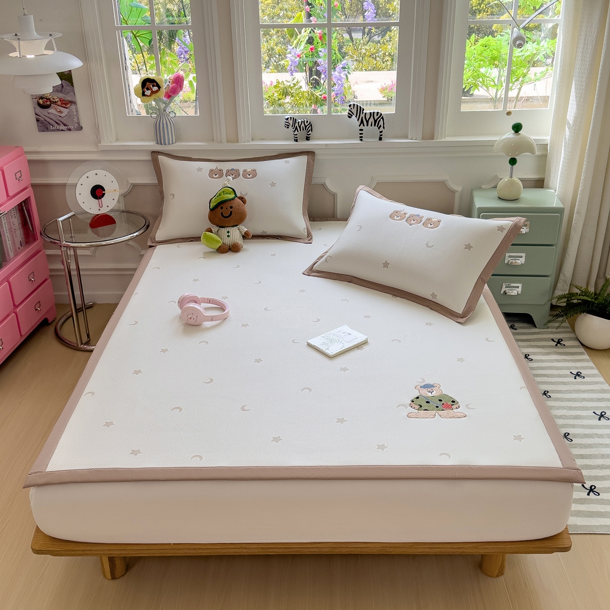 91家纺网 家纺一手货源 找家纺 眠多宝（绒多宝） 2026新款卡通网红风系列凉豆豆三件套 凉豆豆印加绣系列 A类凉豆豆床席床笠--床席款 呆酱熊