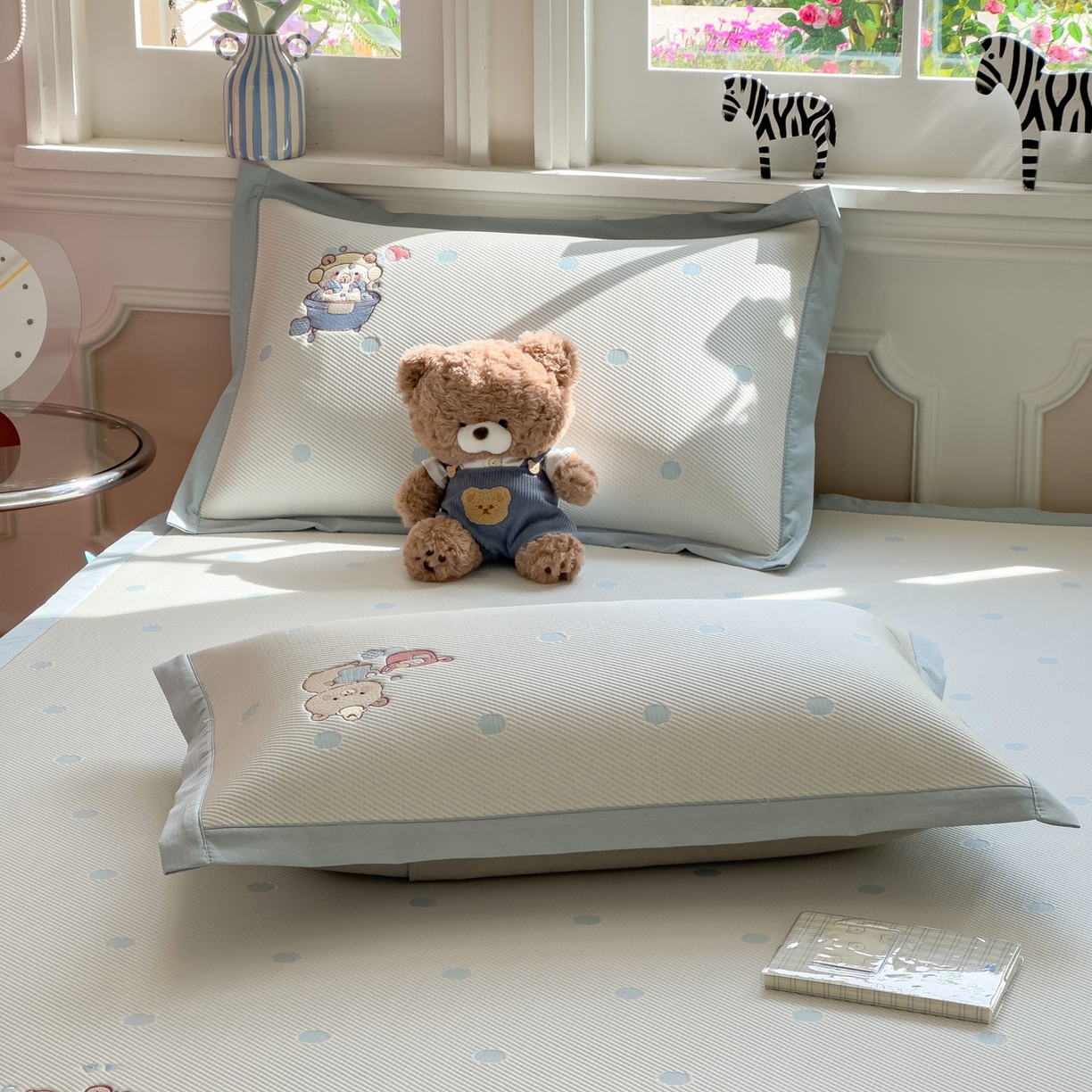 91家纺网 家纺一手货源 找家纺 眠多宝（绒多宝） 2026新款卡通网红风系列凉豆豆三件套 凉豆豆印加绣系列 A类凉豆豆床席床笠--床席款 卡皮洗白白