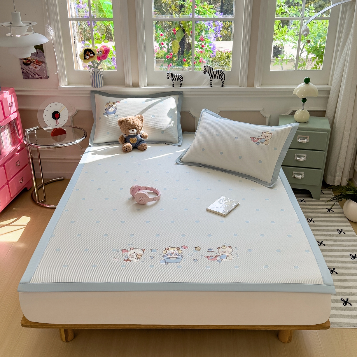 91家纺网 家纺一手货源 找家纺 眠多宝（绒多宝） 2026新款卡通网红风系列凉豆豆三件套 凉豆豆印加绣系列 A类凉豆豆床席床笠--床席款 卡皮洗白白