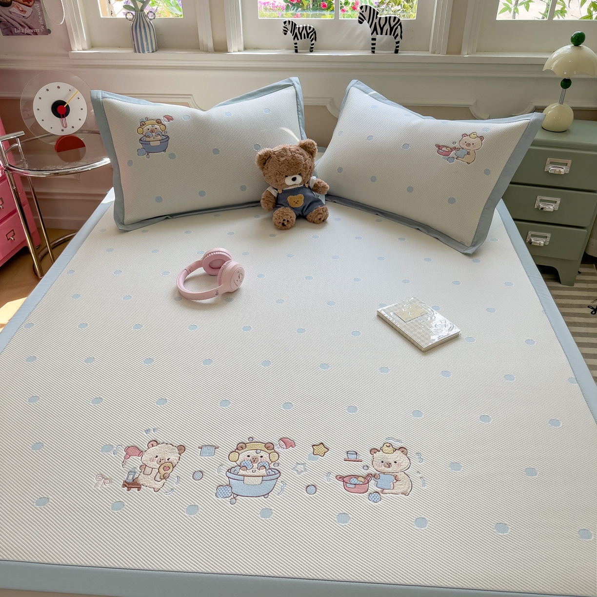 91家纺网 家纺一手货源 找家纺 眠多宝（绒多宝） 2026新款卡通网红风系列凉豆豆三件套 凉豆豆印加绣系列 A类凉豆豆床席床笠--床席款 卡皮洗白白