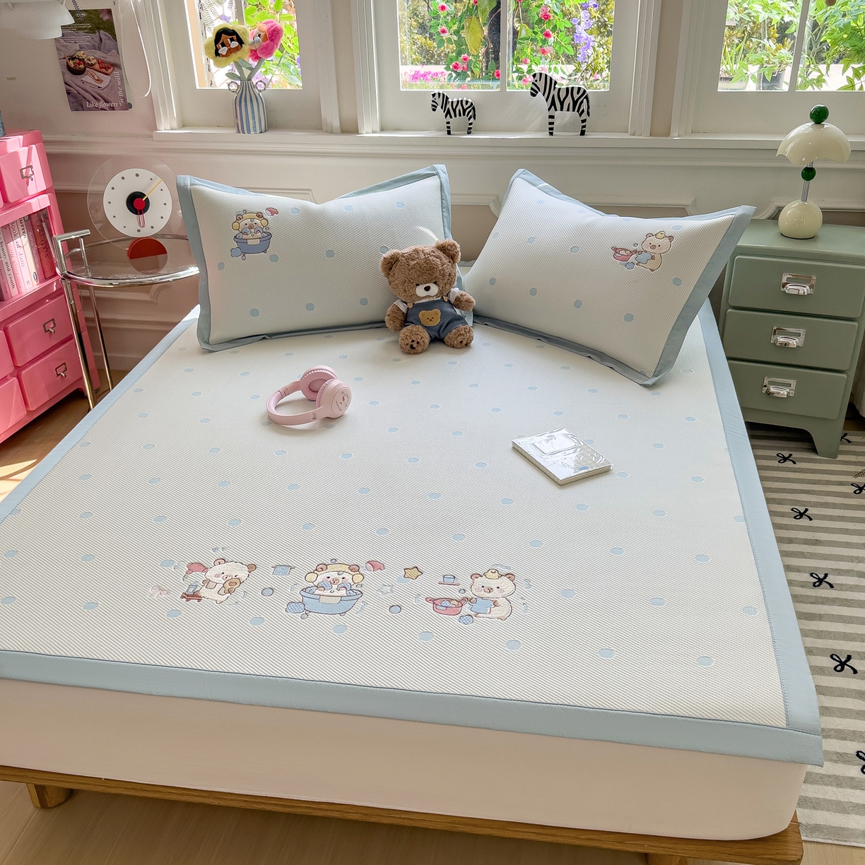 91家纺网 家纺一手货源 找家纺 眠多宝（绒多宝） 2026新款卡通网红风系列凉豆豆三件套 凉豆豆印加绣系列 A类凉豆豆床席床笠--床席款 卡皮洗白白