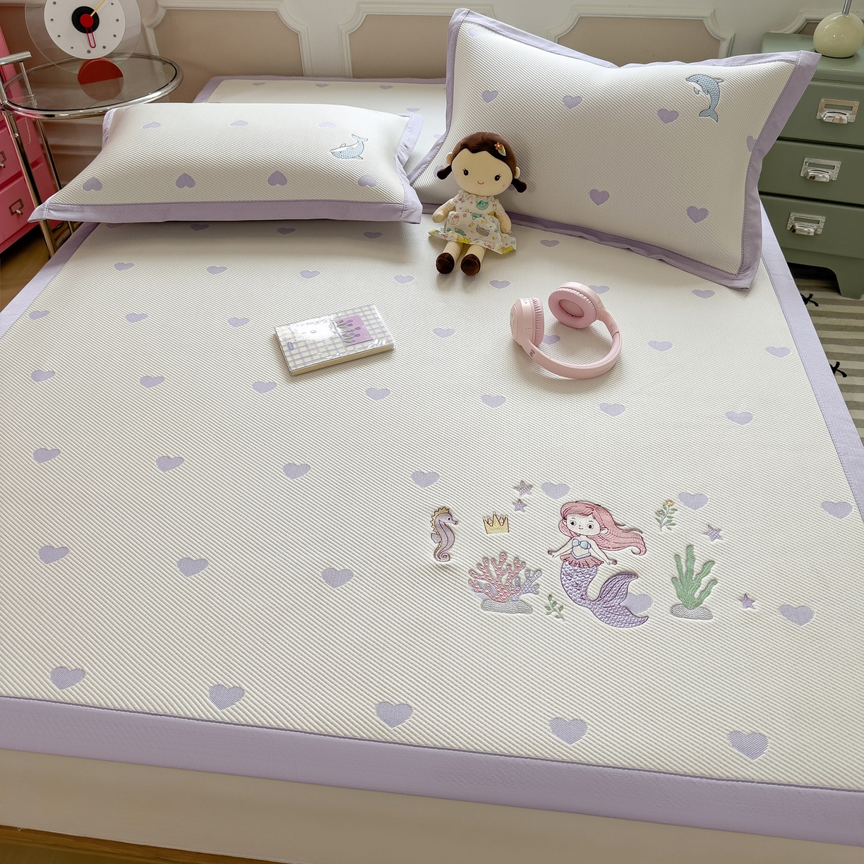 91家纺网 家纺一手货源 找家纺 眠多宝（绒多宝） 2026新款卡通网红风系列凉豆豆三件套 凉豆豆印加绣系列 A类凉豆豆床席床笠--床席款 美人鱼公主