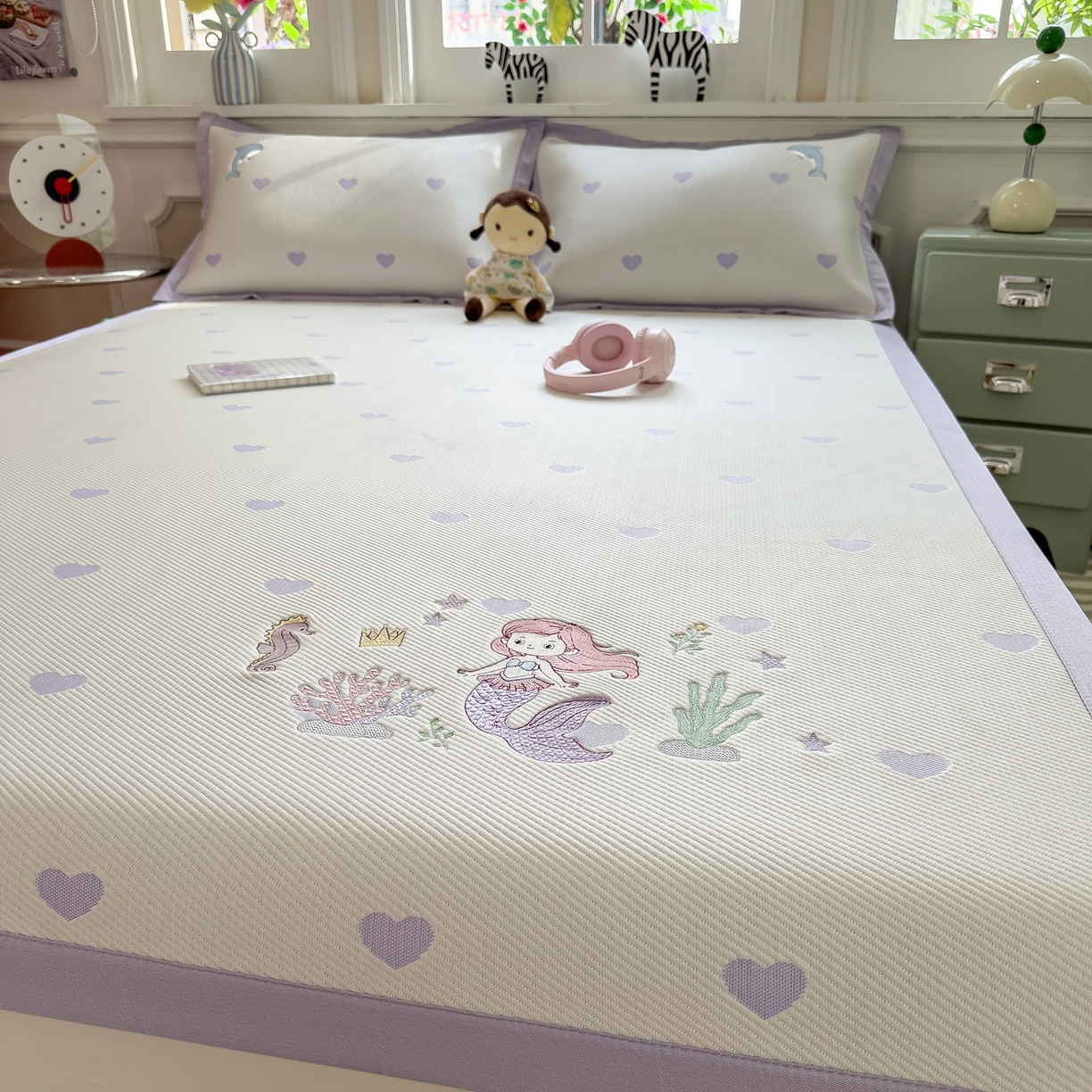 91家纺网 家纺一手货源 找家纺 眠多宝（绒多宝） 2026新款卡通网红风系列凉豆豆三件套 凉豆豆印加绣系列 A类凉豆豆床席床笠--床席款 美人鱼公主