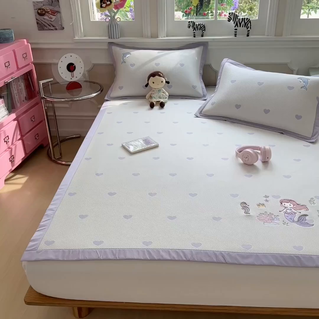 91家纺网 家纺一手货源 找家纺 眠多宝（绒多宝） 2026新款卡通网红风系列凉豆豆三件套 凉豆豆印加绣系列 A类凉豆豆床席床笠--床席款 美人鱼公主