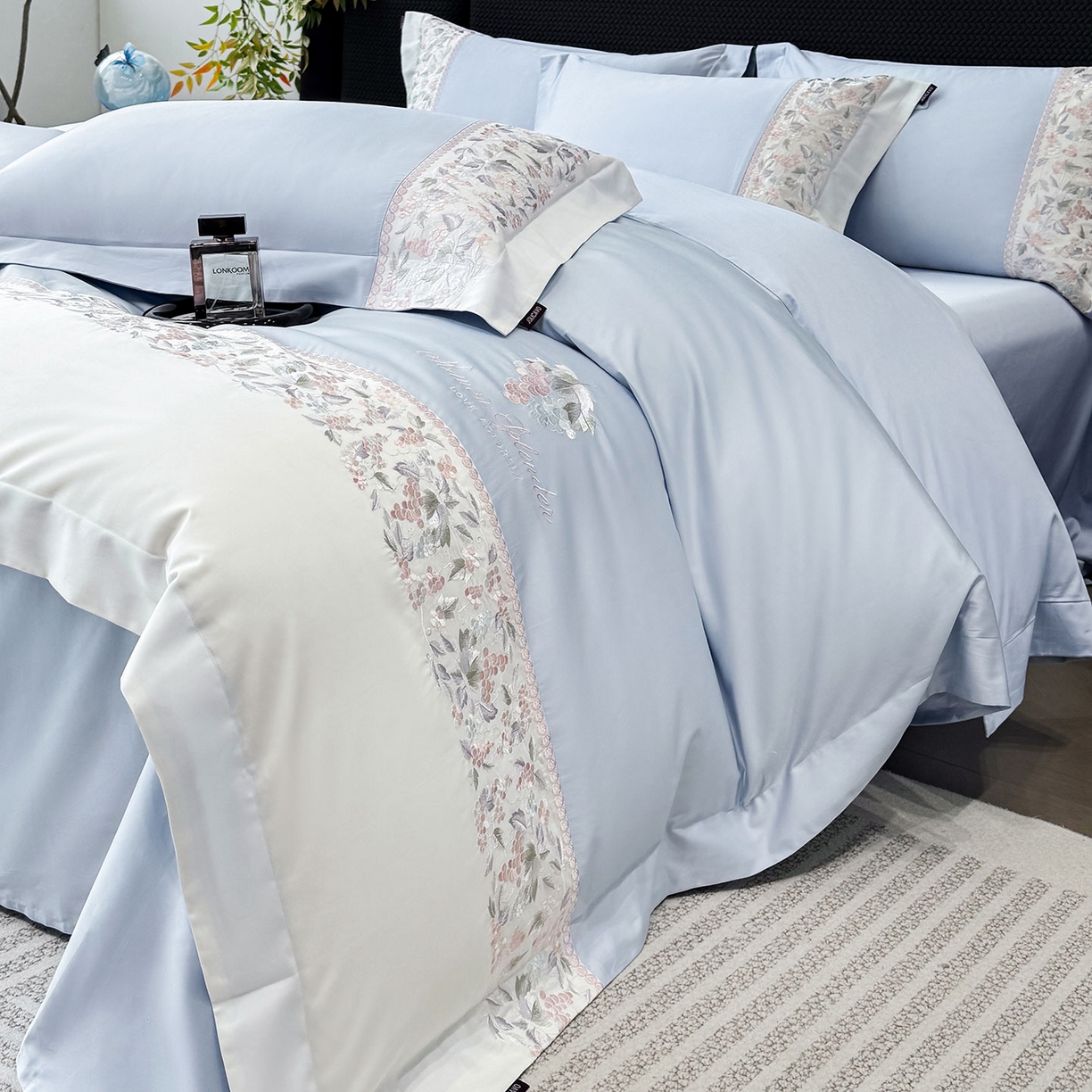 91家纺网 家纺一手货源 找家纺 2026新品100支贡缎长绒棉纯棉四件套全棉重工刺绣被套床单床笠新品四季款轻奢风 琉璃花语-慕蓝