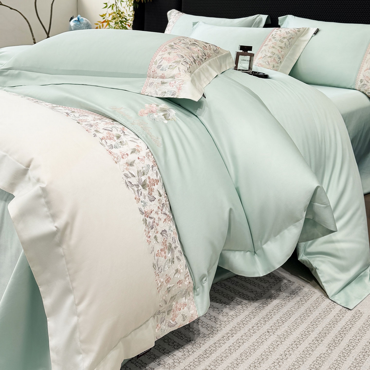 91家纺网 家纺一手货源 找家纺 2026新品100支贡缎长绒棉纯棉四件套全棉重工刺绣被套床单床笠新品四季款轻奢风 琉璃花语-茶绿