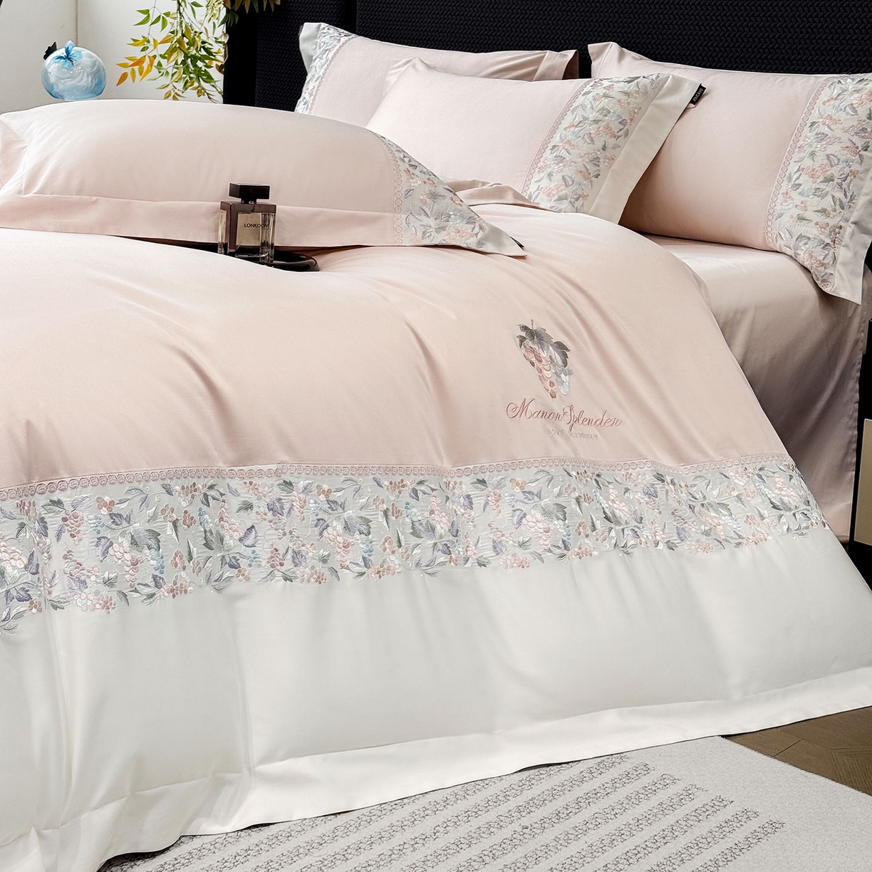 91家纺网 家纺一手货源 找家纺 2026新品100支贡缎长绒棉纯棉四件套全棉重工刺绣被套床单床笠新品四季款轻奢风 琉璃花语-颜粉