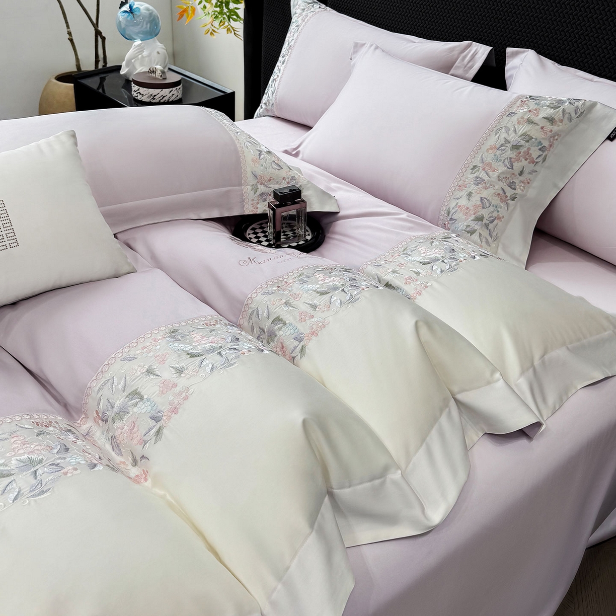 91家纺网 家纺一手货源 找家纺 2026新品100支贡缎长绒棉纯棉四件套全棉重工刺绣被套床单床笠新品四季款轻奢风 琉璃花语-黛紫