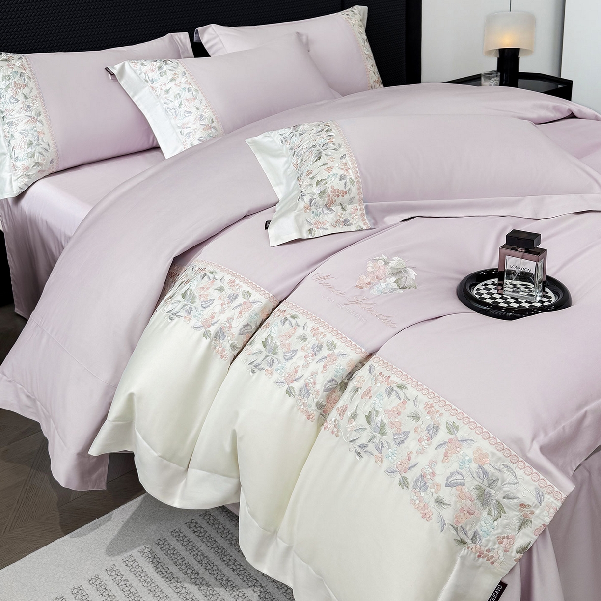 91家纺网 家纺一手货源 找家纺 2026新品100支贡缎长绒棉纯棉四件套全棉重工刺绣被套床单床笠新品四季款轻奢风 琉璃花语-黛紫