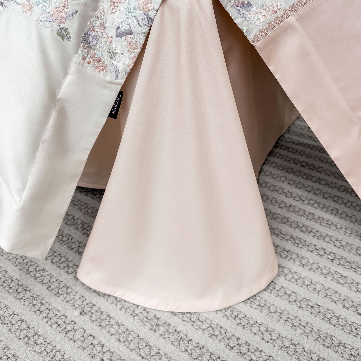 91家纺网 家纺一手货源 找家纺 2026新品100支贡缎长绒棉纯棉四件套全棉重工刺绣被套床单床笠新品四季款轻奢风 琉璃花语-颜粉