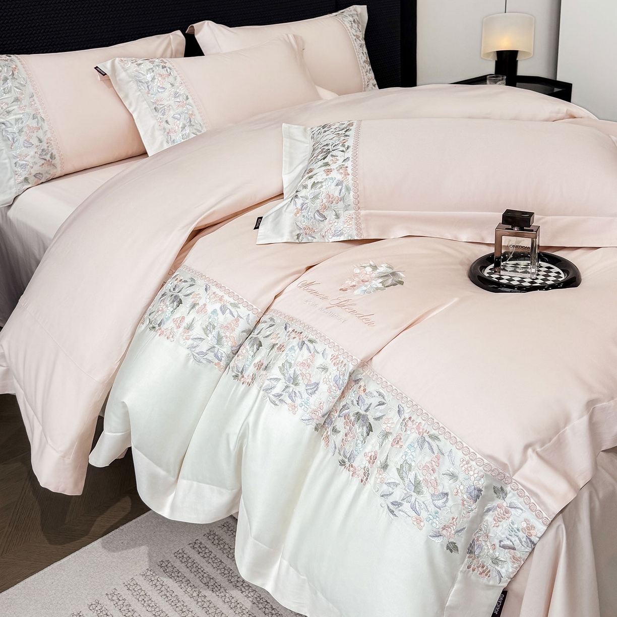 91家纺网 家纺一手货源 找家纺 2026新品100支贡缎长绒棉纯棉四件套全棉重工刺绣被套床单床笠新品四季款轻奢风 琉璃花语-颜粉