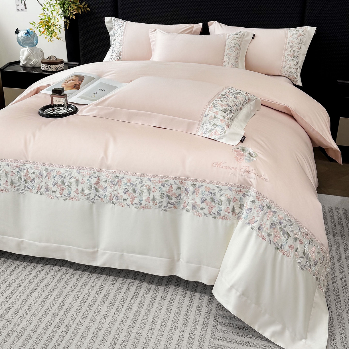 91家纺网 家纺一手货源 找家纺 2026新品100支贡缎长绒棉纯棉四件套全棉重工刺绣被套床单床笠新品四季款轻奢风 琉璃花语-颜粉