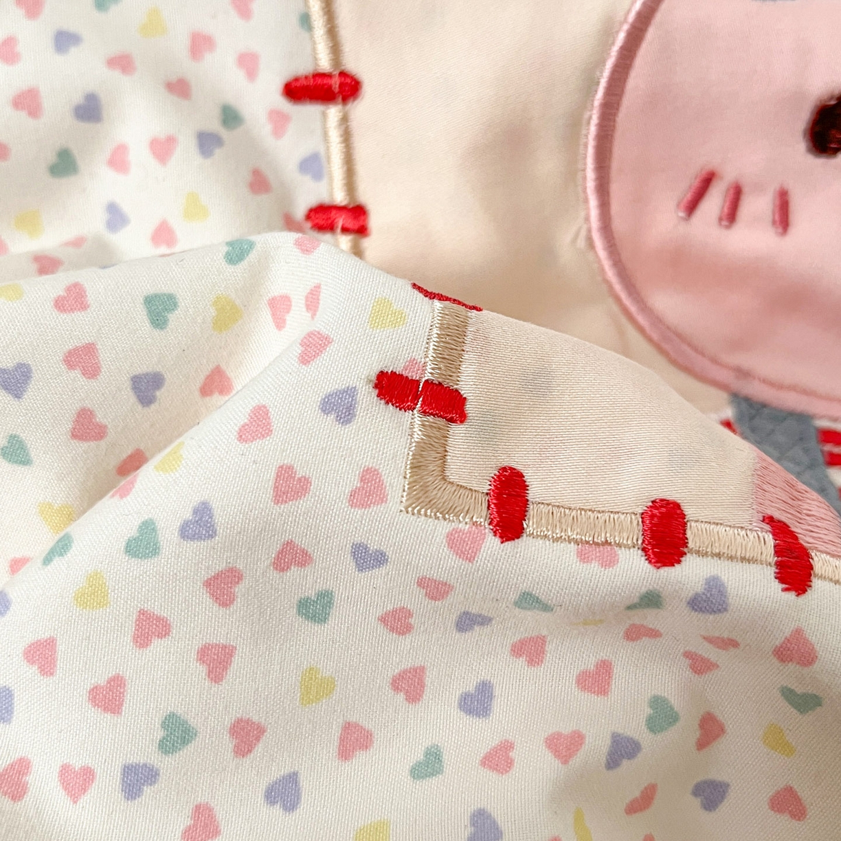 91家纺网 家纺一手货源 找家纺 一加一 2026春夏新款云小棉贴布绣花大豆夏凉被空调被夏被四件套 蜜桃小兔