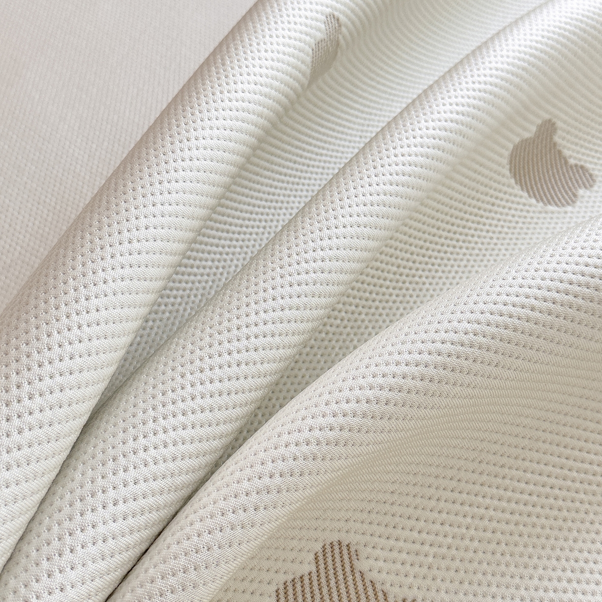 91家纺网 家纺一手货源 找家纺 眠多宝（绒多宝） 2026新款卡通网红风系列凉豆豆三件套 凉豆豆印加绣系列 A类凉豆豆床席床笠--床席款 三只小熊