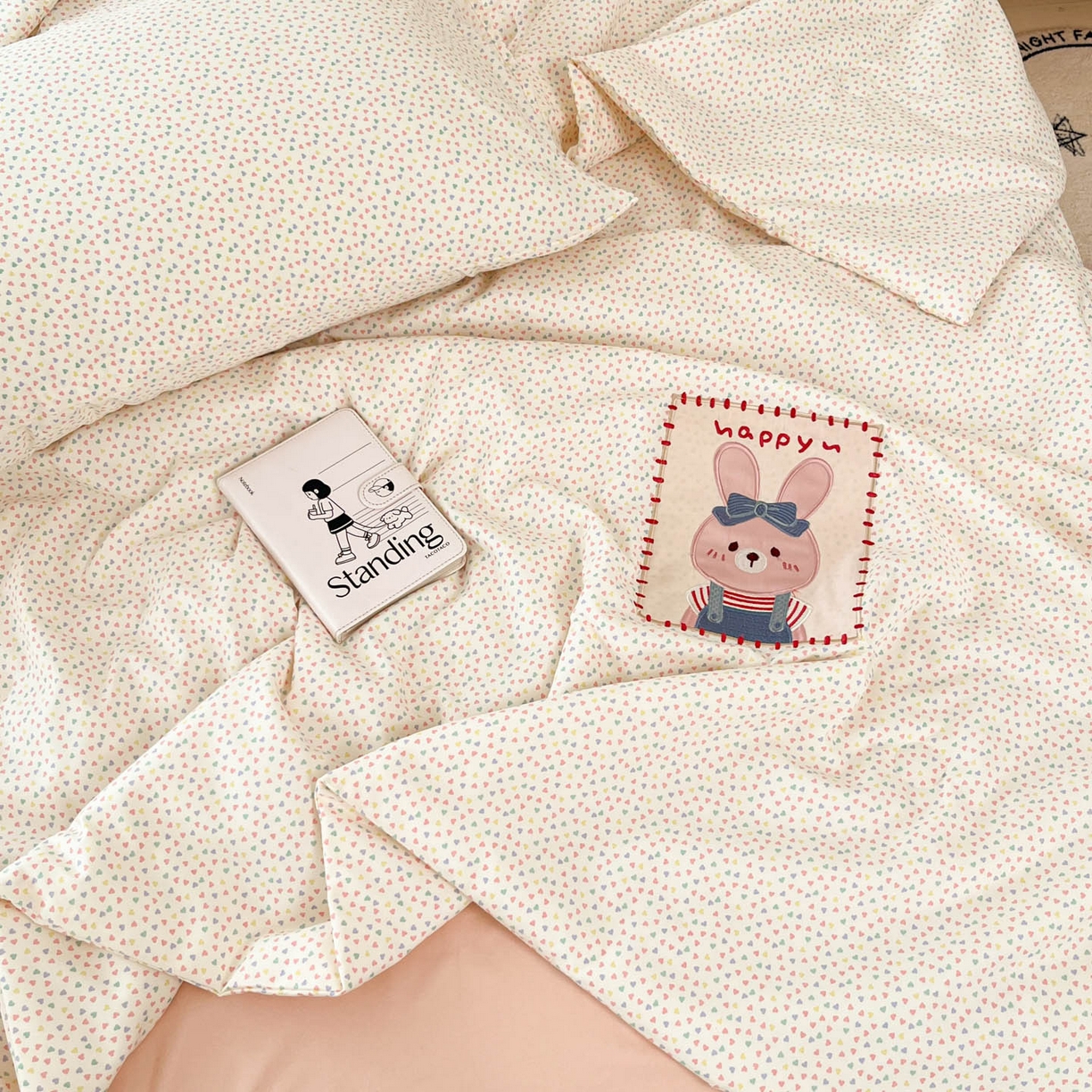 91家纺网 家纺一手货源 找家纺 一加一 2026春夏新款云小棉贴布绣花大豆夏凉被空调被夏被四件套 蜜桃小兔